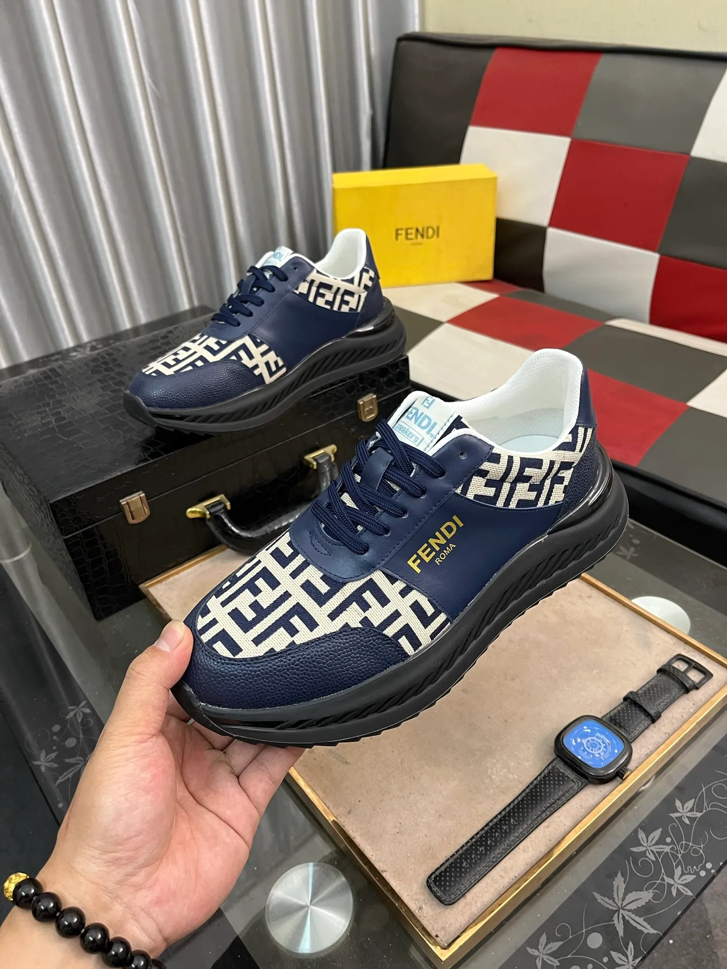 Men's Men's Shoes💰458⌚️⌚️[Fendi] Fendi's latest casual shoes for men! Available at counters simultaneously! Made entirely of imported top-grain calfskin, the interior is made of top-grain water-dyed cowhide, and the original factory-supplied rubber outsole. Leading new fashion concepts. Matching code: 38-444️⃣Colors available